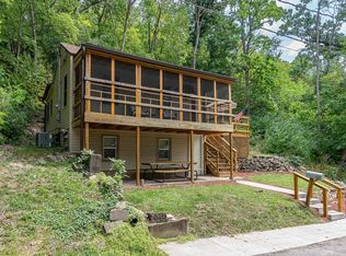 702 Cooley Ave, Savanna, IL 61074