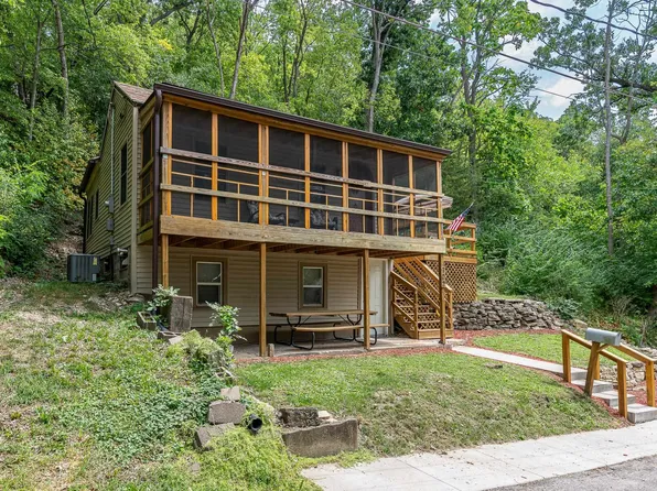 702 Cooley Ave, Savanna, IL 61074