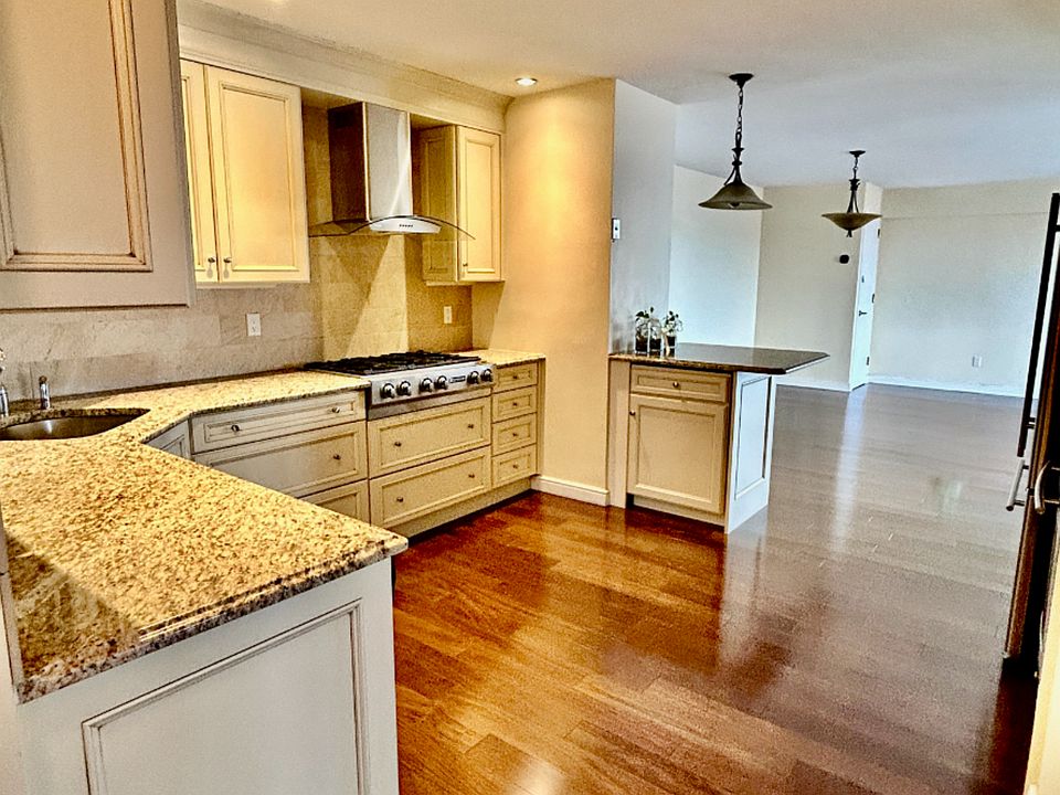 1st image of 31 Hylan Blvd APT 10B