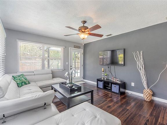 3rd image of 1274 S Lake Dr