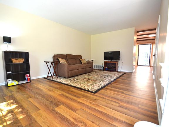4th image of 2522 Village Dr SE #109