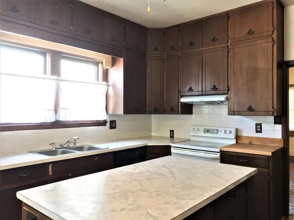 823 Bluemont Ave, Manhattan, KS 66502