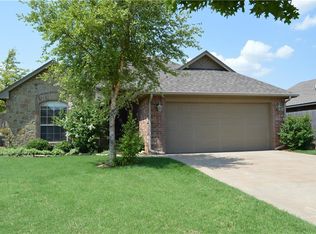 9021 NW 93rd Cir, Yukon, OK 73099