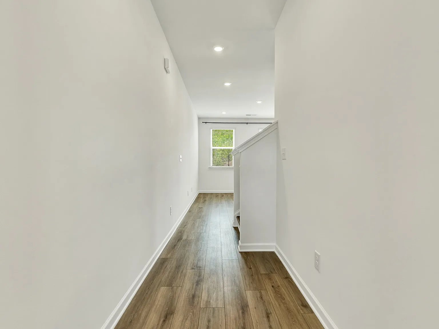 New Construction! Modern 3Bed/3Bath Townhouse — Photo 4