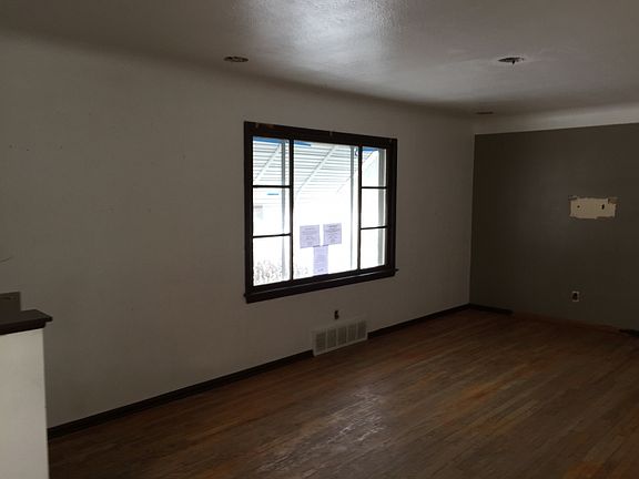 5th image of 6095 Pickway Dr