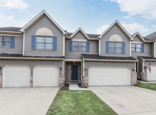 303 River Bluff Dr, Carpentersville, IL
