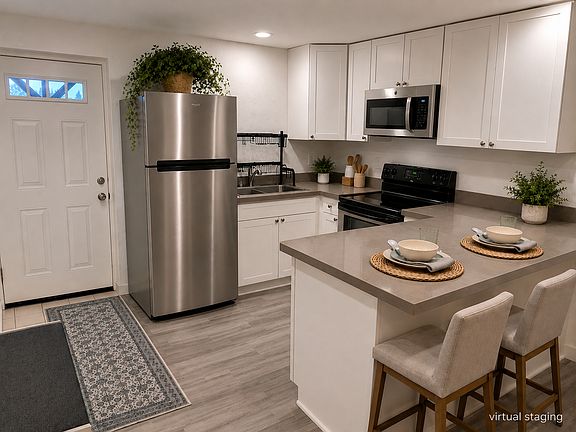 2nd image of 4043 Alturus St W