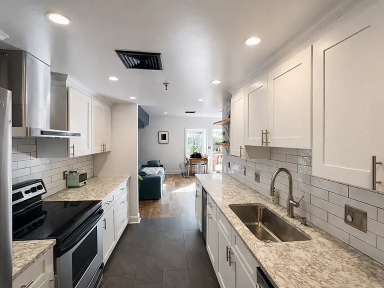126 Washington St #106 — Photo 3