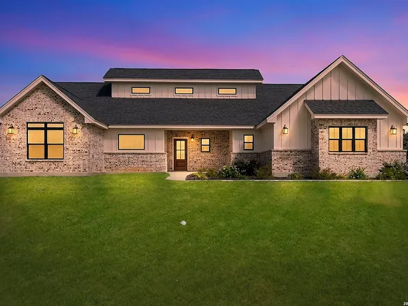 156 FIREWHEEL LOOP, Floresville, TX 78114