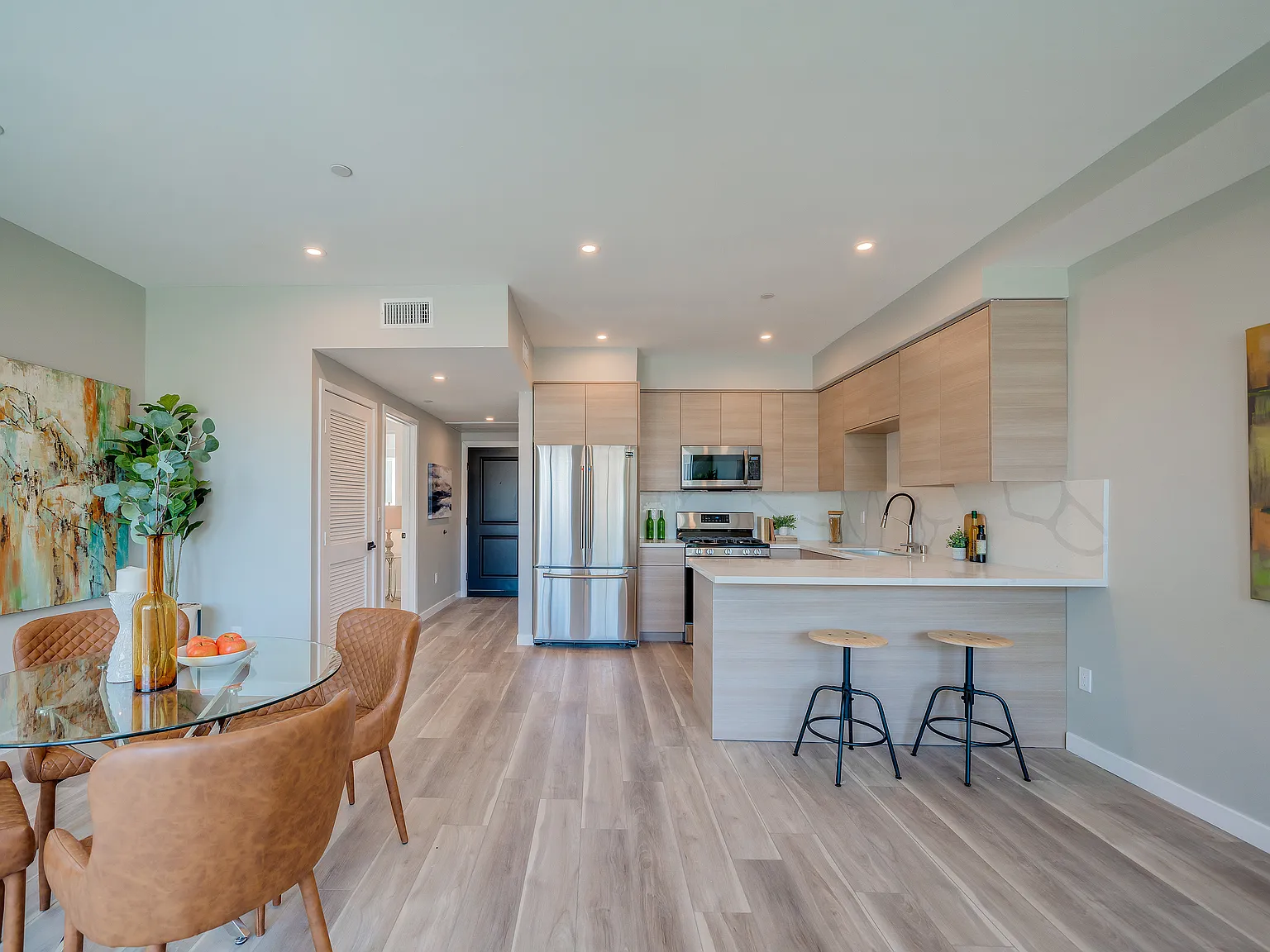 2 bed, 950 sqft, $2,695 — Photo 2