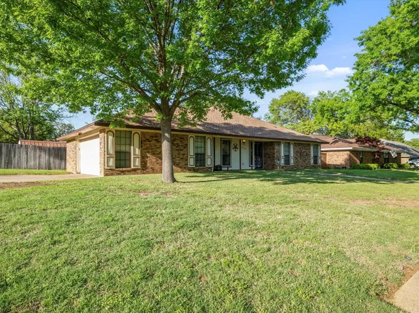 1828 Big Bend Dr, Grapevine, TX 76051