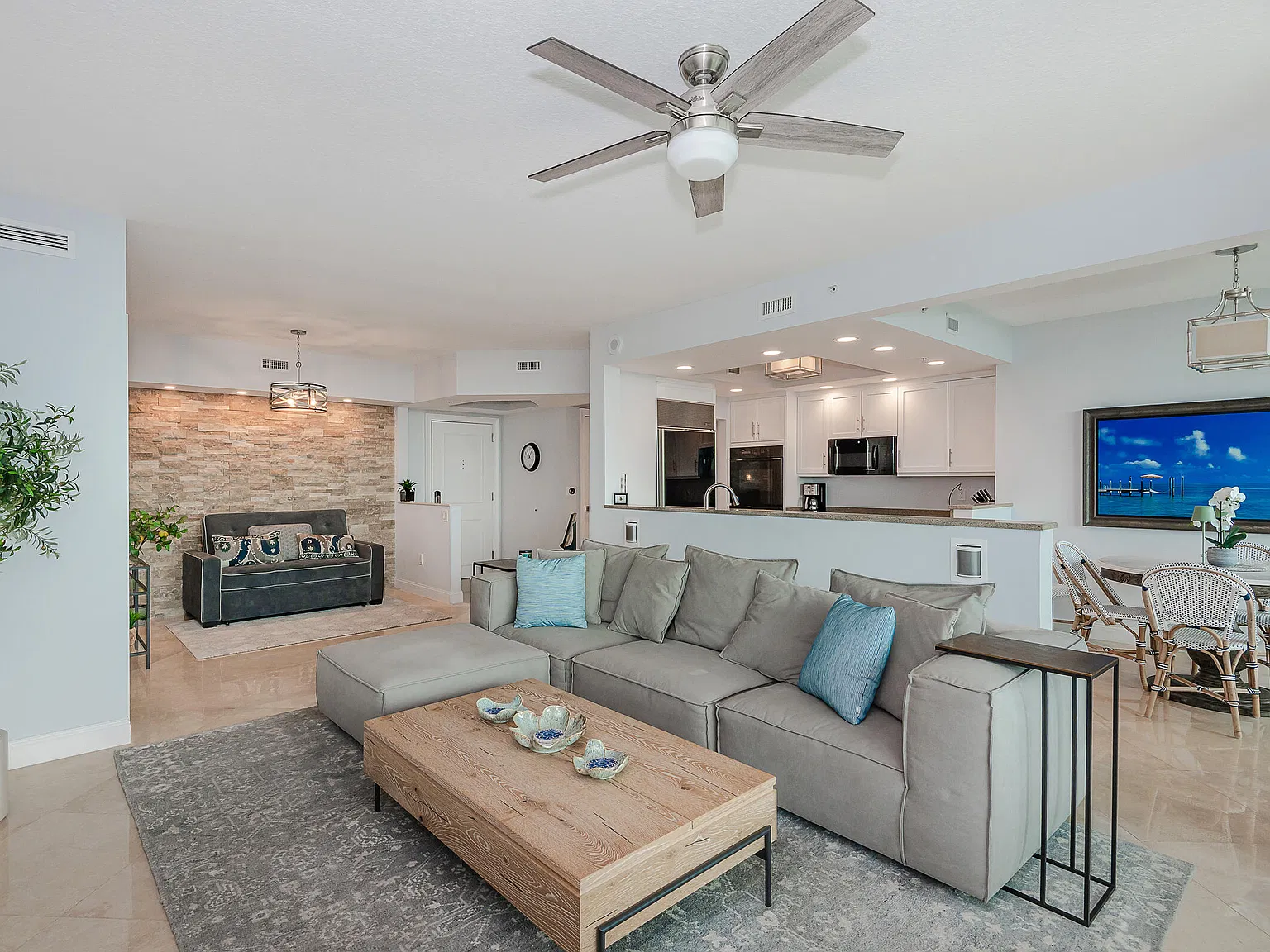 2 bed, 2.0 bath, 1630 sqft, $6,000 — Photo 4