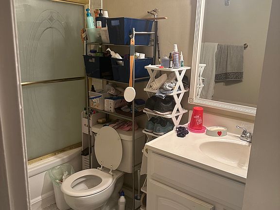 5th image of 631 W 6th St APT D