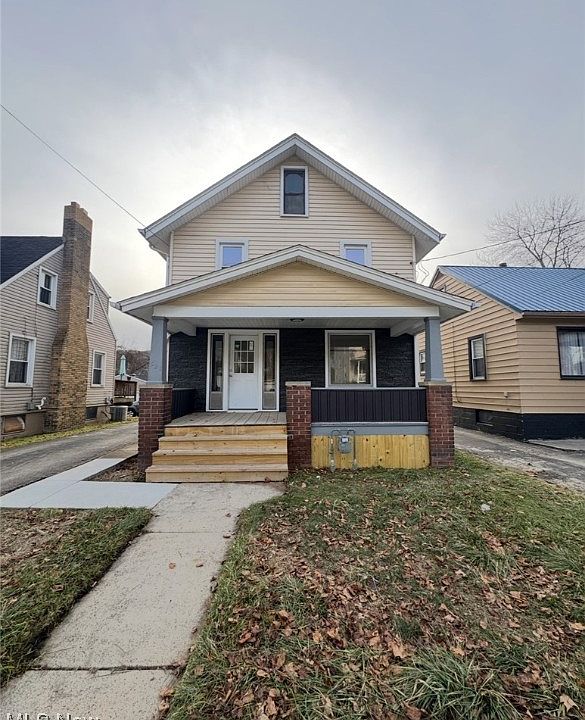 1st image of 321 W Wood St