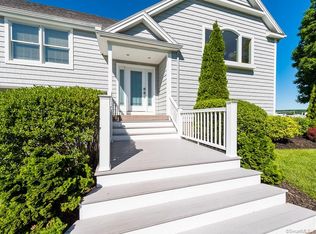 40 Niantic River Rd, Waterford, CT 06385