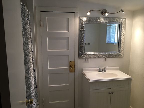Jack n Jill bath