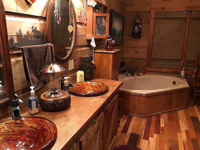 king suite bathroom