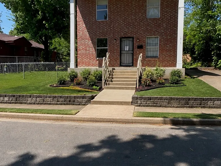 1517 Patton St — Photo 1