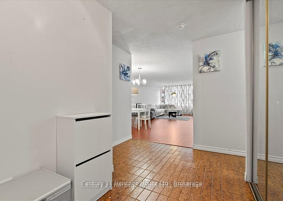 1st image of 45 Carlton St #609