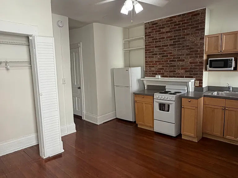 1702 16th St NW #6 — Photo 3