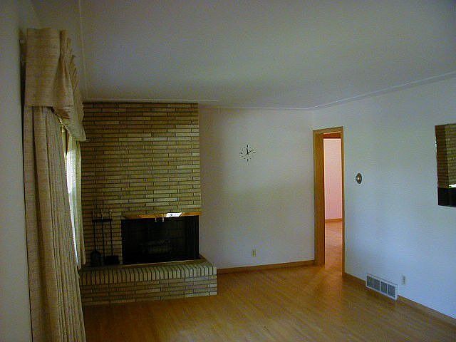 Living Room with fireplace