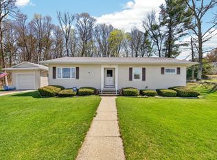 4 Edward St, Webster, MA 01570