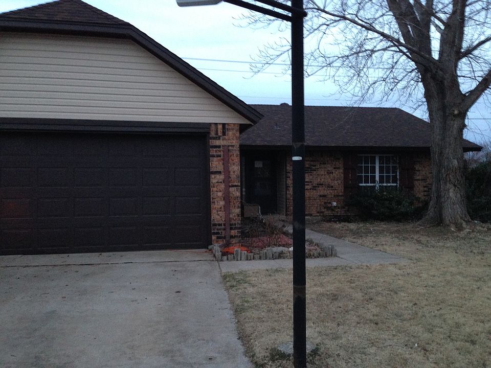 1st image of 200 Conestoga Dr