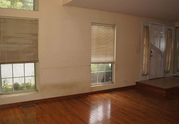 3rd image of 3S133 Timber Dr