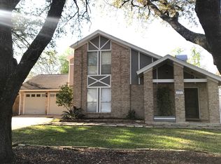 220 E Castle Harbour Dr, Friendswood, TX 77546