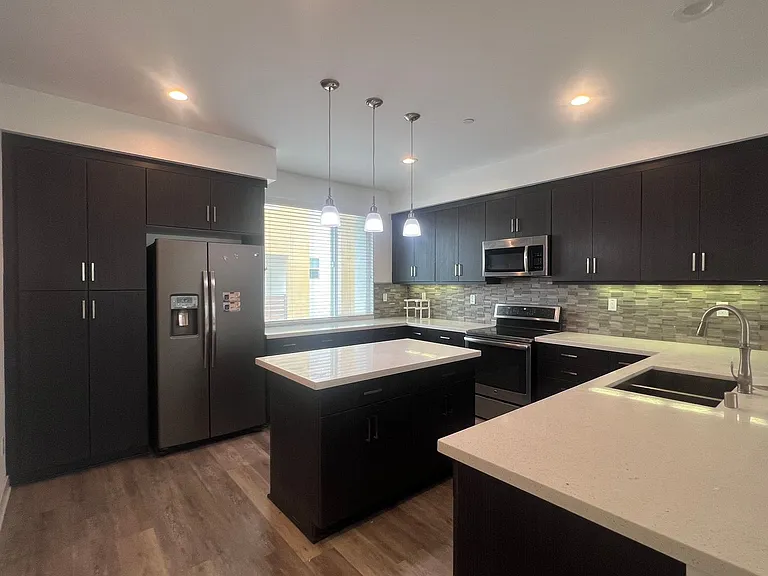 752 Shoreline Rd — Photo 18