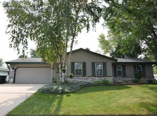 1133 Eastern Trl, Mukwonago, WI 53149