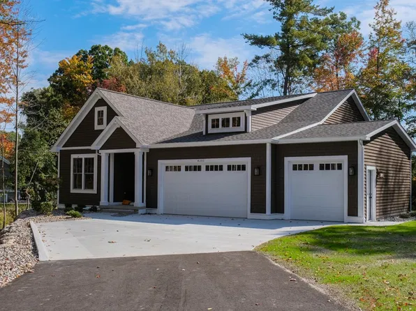 4201 Boulder Creek Dr, Midland, MI 48642