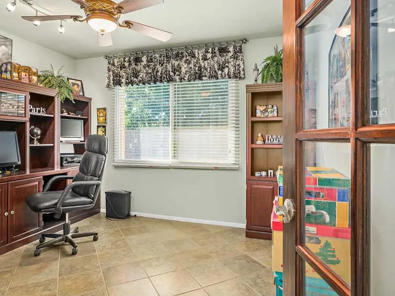 2319 E Loma Vista Dr — Photo 4