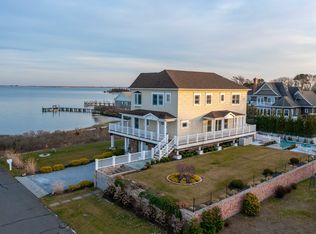20 Ludlow Ln, Hampton Bays, NY 11946