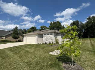 1613 SW Hedgewood Ln, Lees Summit, MO 64081