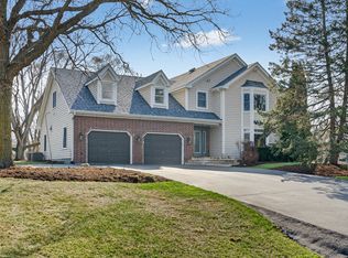 2970 Kingston Dr, Island Lake, IL 60042