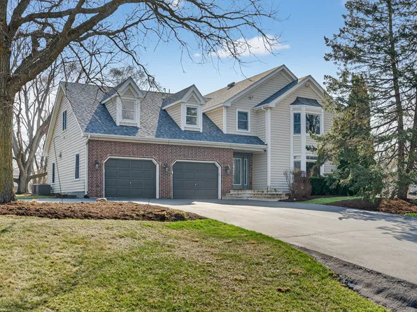 2970 Kingston Dr, Island Lake, IL 60042