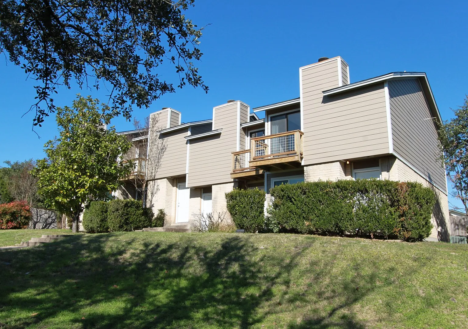 Exquisite 2-Bedroom, 1.5-Bath 2-Story Hudson Bend Townhome — Photo 2