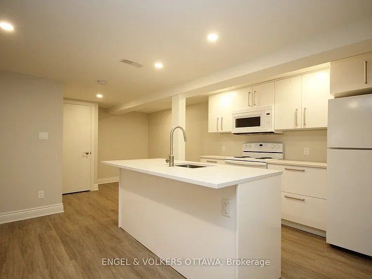 2073 Alton St #B — Photo 8