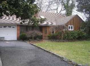4 Lois Pl, Merrick, NY 11566