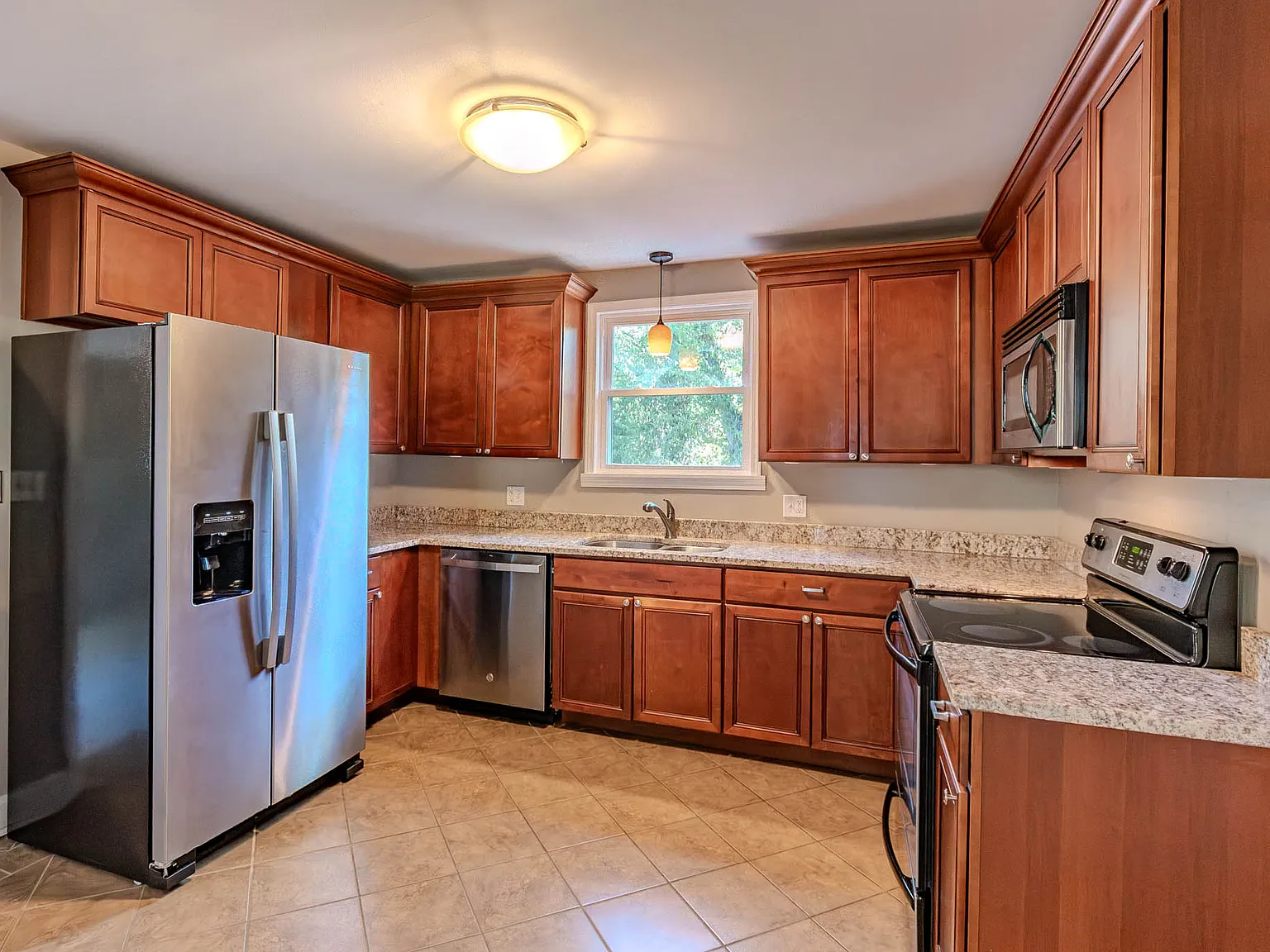 3 bed, 1617 sqft, $2,600 — Photo 3