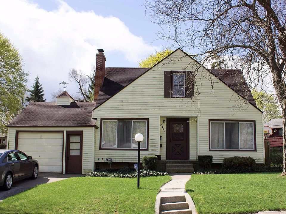 1st image of 2737 Crestwood Dr