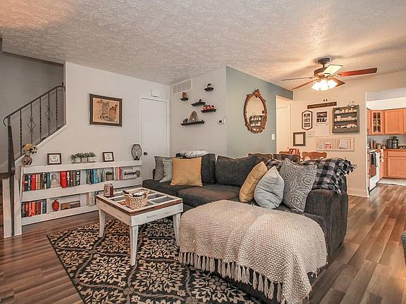 3rd image of 13762 Oakbrook Dr Unit 3762