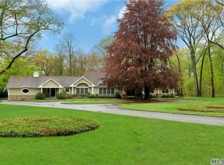 12 Rolling Dr, Brookville, NY 11545