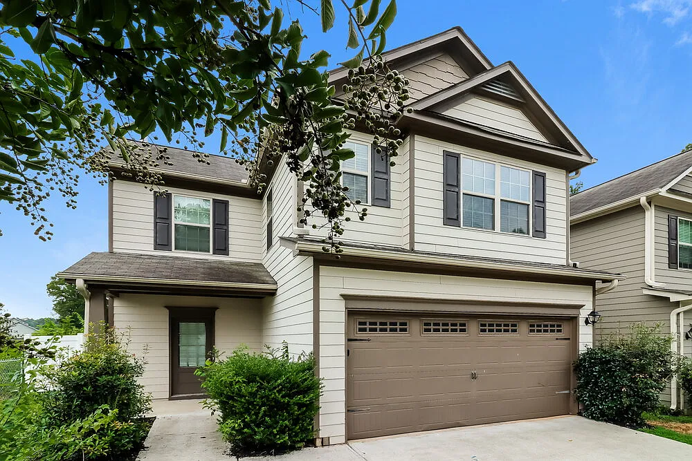 3 bed, 2.5 bath, 1345 sqft, $1,940 — Photo 4