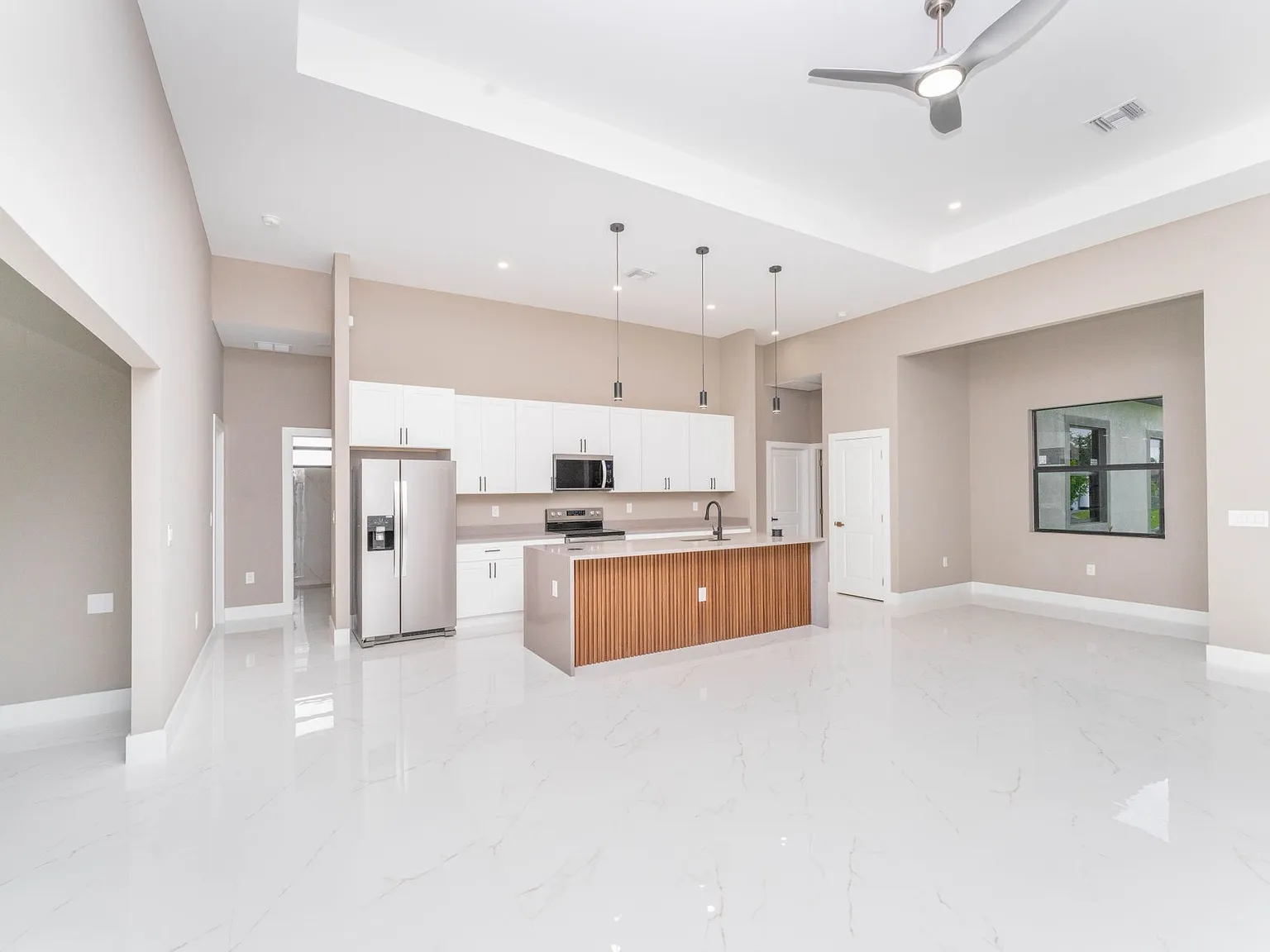 3 bed, 2.5 bath, 2046 sqft, $1,800 — Photo 4