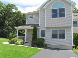 605 Willow Pond Dr UNIT 605, Riverhead, NY 11901