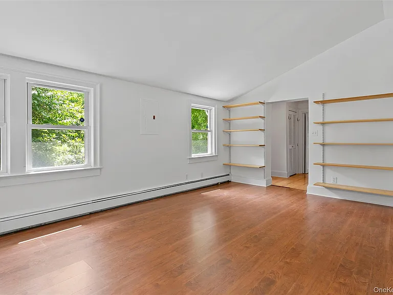 392 Main St — Photo 8