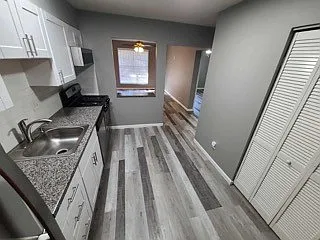 604 Clark St — Photo 16