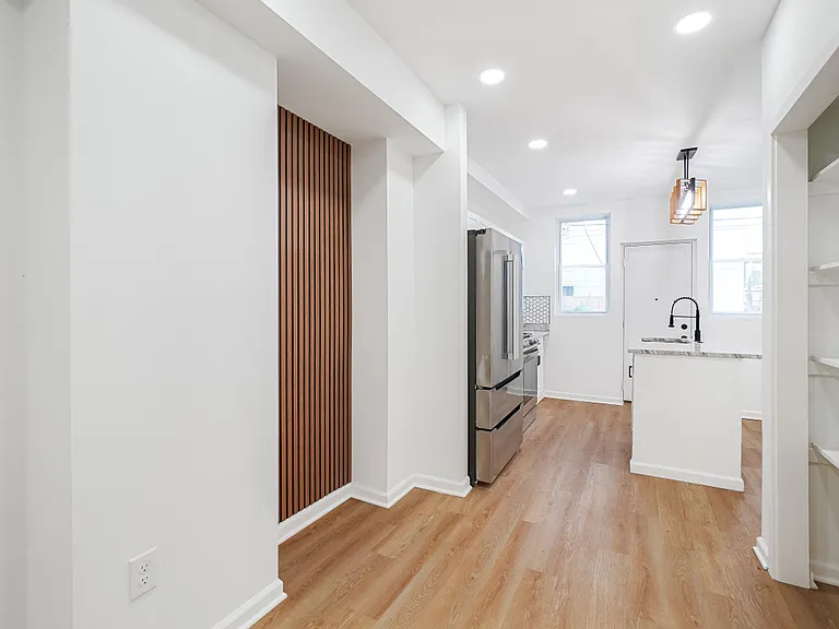 1721 L St NE — Photo 7